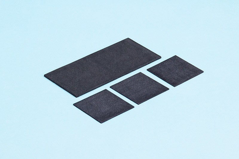 超薄碳纖維導(dǎo)熱薄膜（0.3-0.5mm）：為緊湊電子設(shè)備打造的“熱力快車道”